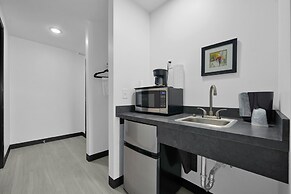 Holmes Suites Inn Columbus Pataskala - I-70 East