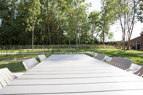 Hofstede Moesbosch l Kloeg Collection