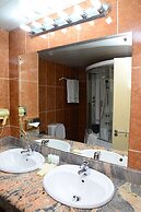 Golden Royale Hotel