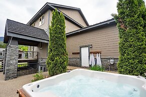 Aspen Lodge by Revelstoke Vacations