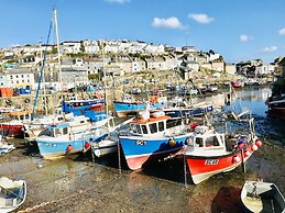 Mevagissey Holiday Home - sea View and Parking