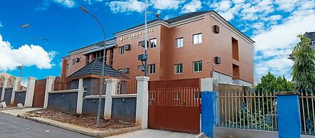 Viclawson Royal Hotel