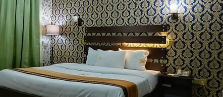 Viclawson Royal Hotel