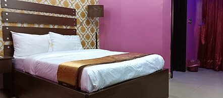 Viclawson Royal Hotel