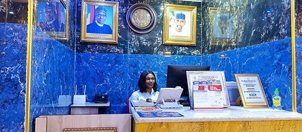 Viclawson Royal Hotel