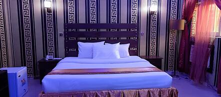 Viclawson Royal Hotel