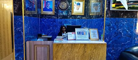 Viclawson Royal Hotel