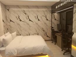REINA HOTEL