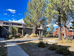 Summit #105 1 Bedroom Condo by RedAwning