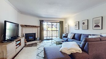 Summit #105 1 Bedroom Condo by RedAwning