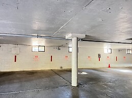 Summit #105 1 Bedroom Condo by RedAwning