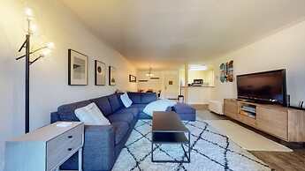 Summit #105 1 Bedroom Condo by RedAwning