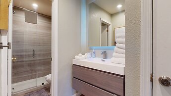 Summit #105 1 Bedroom Condo by RedAwning