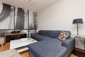 Warsaw Apartment With Parking by Renters