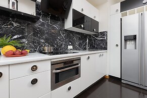 Warsaw Apartment With Parking by Renters