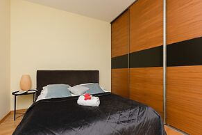 Warsaw Apartment With Parking by Renters