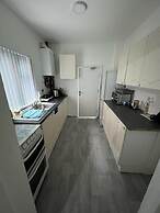 1 Private Bedroom Sharing Bathroom and Kitchen