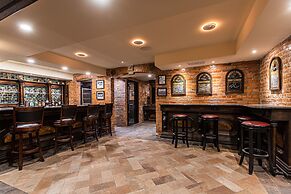 Frederick Stearns House Historic Inn