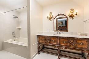 Frederick Stearns House Historic Inn