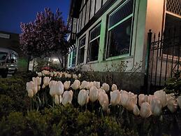 Frederick Stearns House Historic Inn