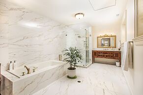 Frederick Stearns House Historic Inn