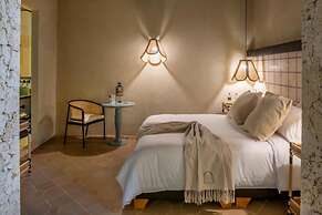 Privado Designer Boutique Hotel