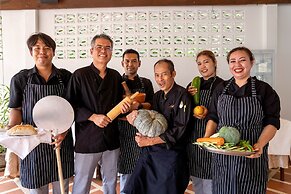 Lanta Palace Beach Resort and Spa