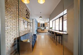 281 Hotel & Hostel