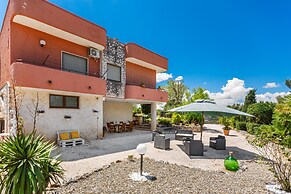 3081 Villa Il Tulipano Verde by Barbarhouse