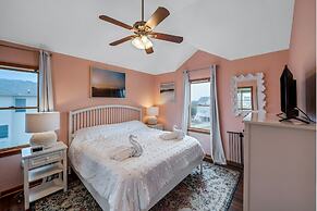 Beautiful Obx Home W. Pristine Views 6 Bedroom Cottage by RedAwning