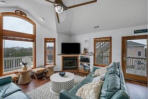 Beautiful Obx Home W. Pristine Views 6 Bedroom Cottage by RedAwning