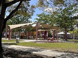 Luxurious & Spacious Townhouse in Prime Location