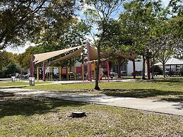 Luxurious & Spacious Townhouse in Prime Location