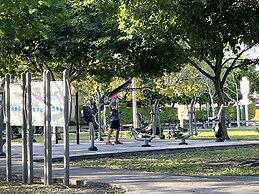 Luxurious & Spacious Townhouse in Prime Location