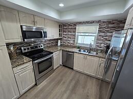 Luxurious & Spacious Townhouse in Prime Location