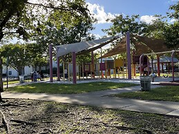 Luxurious & Spacious Townhouse in Prime Location