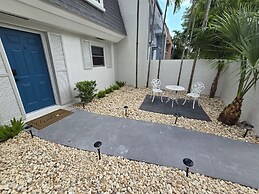 Luxurious & Spacious Townhouse in Prime Location