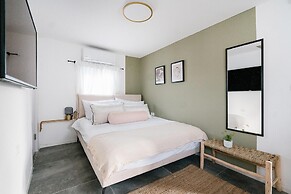 Carmel Beach House by Berry Stays