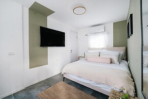 Carmel Beach House by Berry Stays