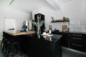 Carmel Beach House by Berry Stays