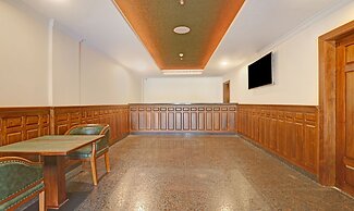 Treebo Premium Vahada