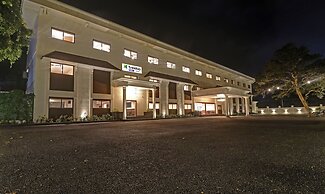 Treebo Premium Vahada