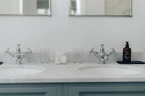 Woodvale Retreat - Sleeps 10