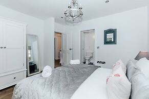 Woodvale Retreat - Sleeps 10