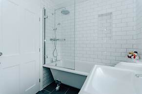 Woodvale Retreat - Sleeps 10