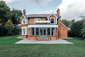 Woodvale Retreat - Sleeps 10