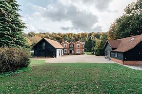 Woodvale Retreat - Sleeps 10