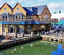 Charming Baby Narrowboat Apsley Marina