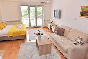 Unique Apartment Leninova