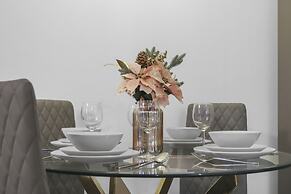 Inviting 2-bed House in Milton Keynes - Netflix